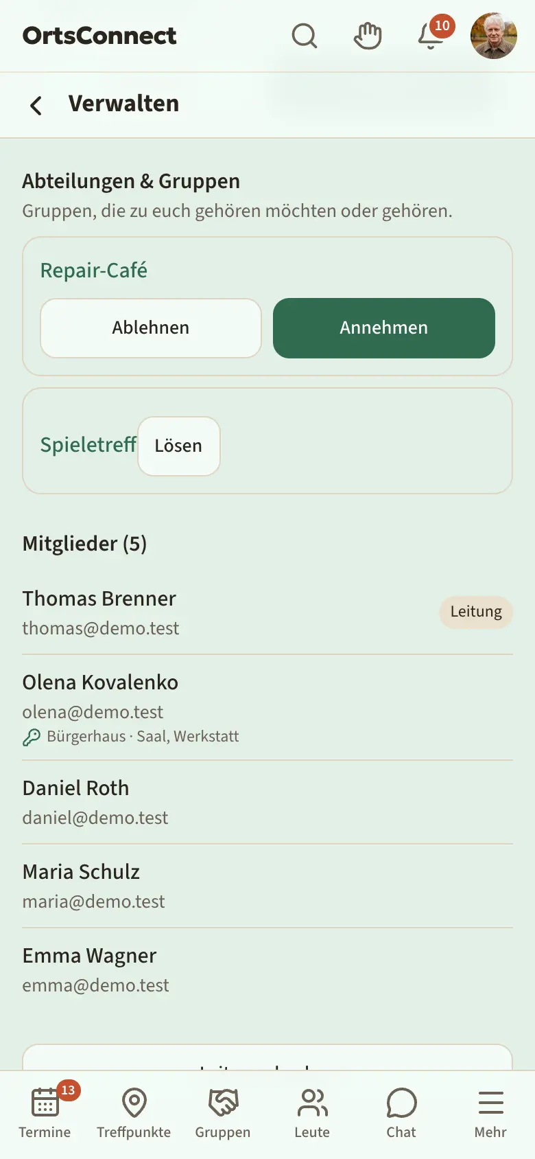 Verwalten › Mitglieder eines Vereins, Bereich „Abteilungen & Gruppen“ mit einer angefragten Gruppe (Knöpfe „Ablehnen“ und „Annehmen“) und einer bestätigten Gruppe (Knopf „Lösen“)