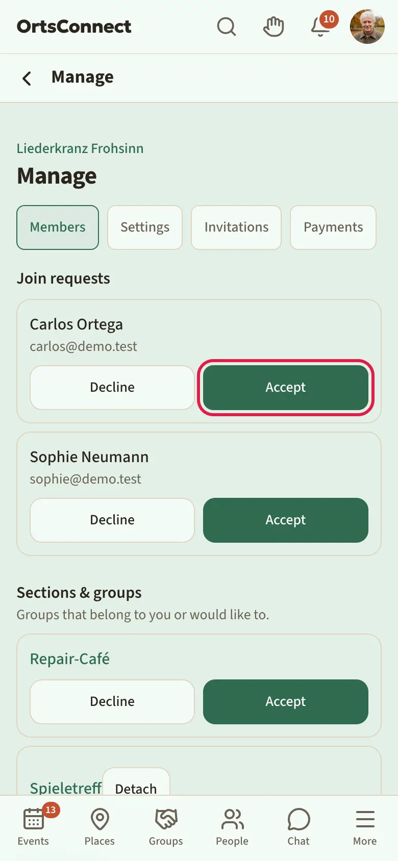 Manage › Members with two open join requests and the ‘Decline’ and ‘Accept’ buttons