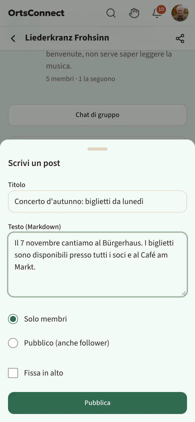 Finestra aperta «Scrivi un post» con titolo, testo, scelta «Solo membri» / «Pubblico (anche follower)», spunta «Fissa in alto» e pulsante «Pubblica»