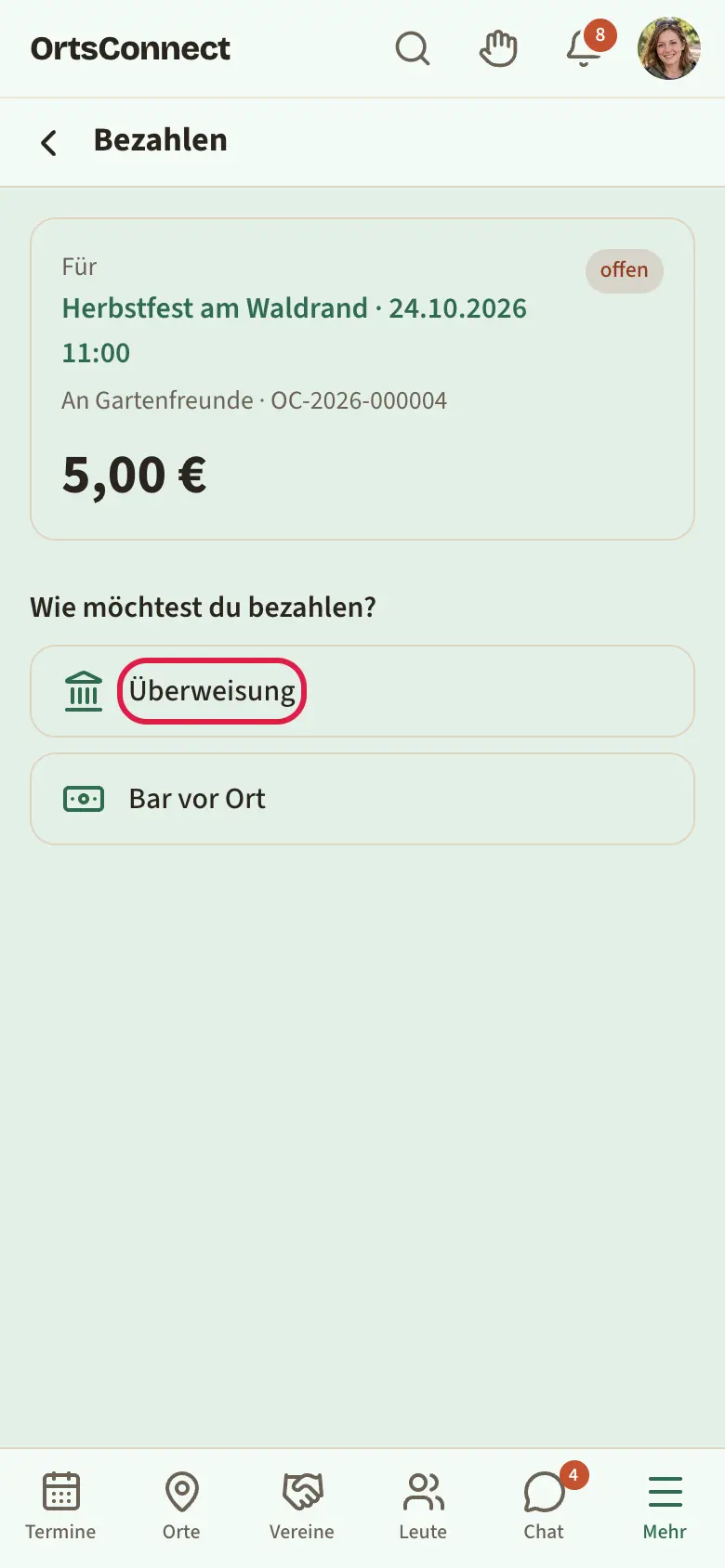 Seite „Bezahlen“ mit „Wie möchtest du bezahlen?“ und den drei Auswahlfeldern Bar vor Ort, Überweisung, PayPal; „Überweisung“ ist markiert