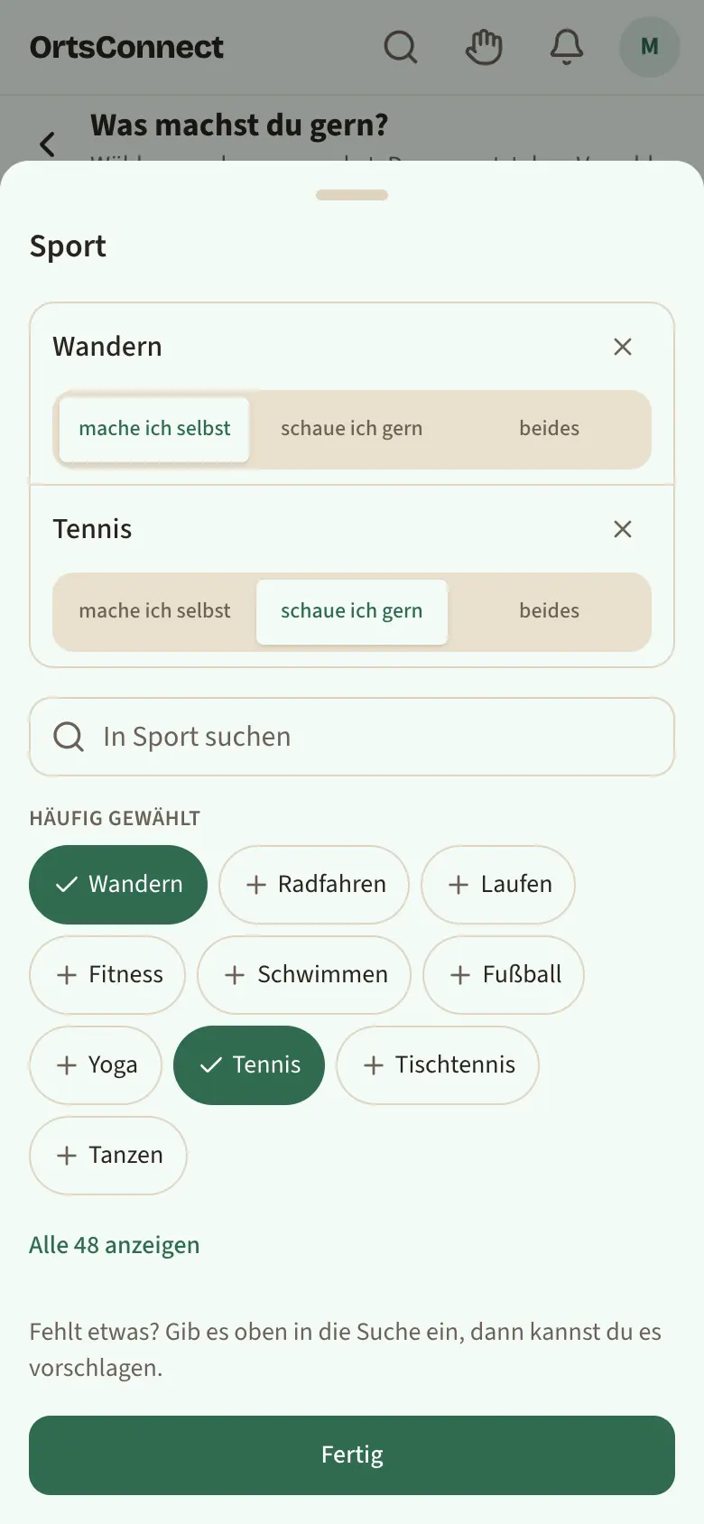 Seite „Was machst du gern?“ mit den Bereichs-Feldern (Sport mit „Tennis · Wandern“ grün hinterlegt, Musik, Natur …), daneben das geöffnete Fenster „Sport“ mit Tennis und der Auswahl „mache ich selbst | schaue ich gern | beides“, darunter „Häufig gewählt“