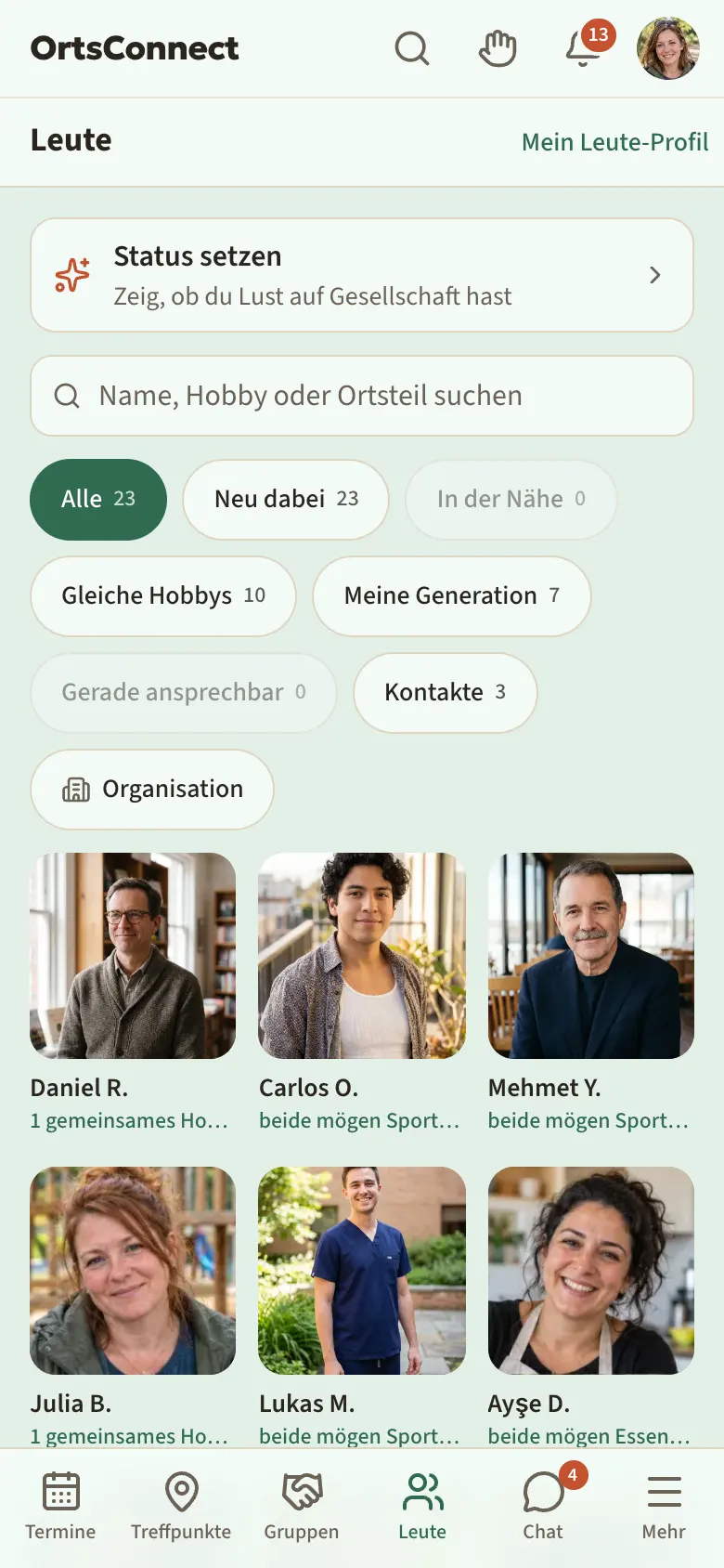 Bereich „Leute“ mit der Zeile „Status setzen“, darunter das Suchfeld und die Filter Alle, Neu dabei, In der Nähe, Gleiche Hobbys, Meine Generation, Gerade ansprechbar, Kontakte mit Anzahl, „Alle“ aktiv; Kacheln im Raster statt Karten; zwei Personenkarten mit Bild, Vorname und Initial, Alter als Jahrzehnt und dem Grund „2 gemeinsame Hobbys (Wandern, Kochen)“