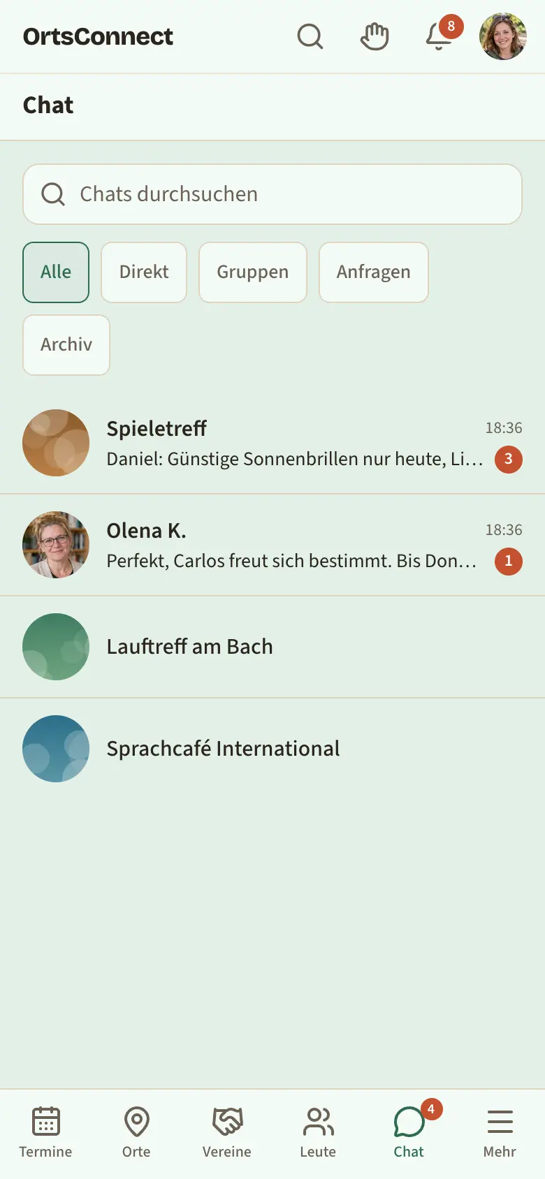 Chat-Übersicht mit den Reitern Alle, Direkt, Gruppen, Anfragen, Archiv, darunter eine Liste mit einem Gruppenchat (Gruppensymbol) und zwei Direktgesprächen, eines mit Zahl 2 für ungelesene Nachrichten