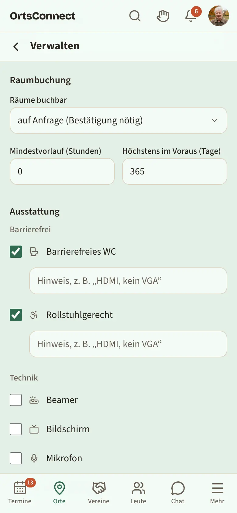 Verwaltung › Angaben, Abschnitt „Raumbuchung“ mit Auswahl „Räume buchbar“ auf „auf Anfrage (Bestätigung nötig)“, darunter „Mindestvorlauf (Stunden)“ und „Höchstens im Voraus (Tage)“