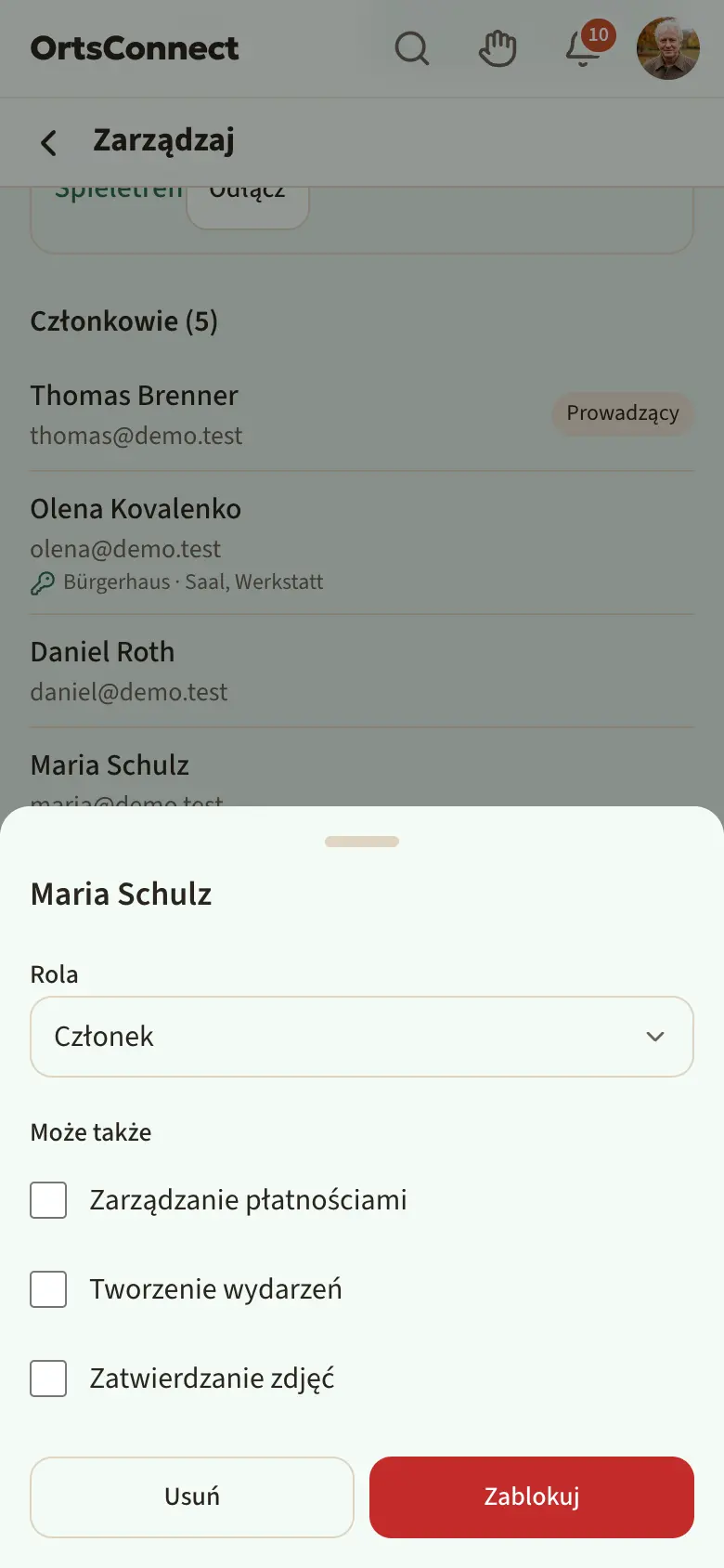otwarte okno członka z wyborem „Rola”, sekcja „Może także” z zaznaczonym „Tworzenie wydarzeń” i przyciskami „Usuń” i „Zablokuj”