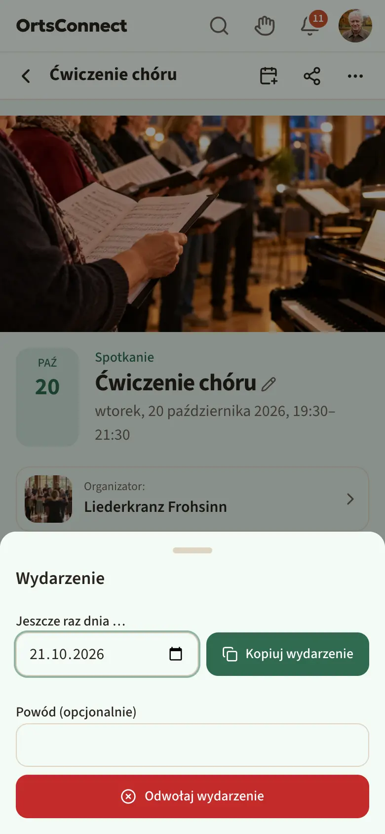 otwarte okno „Wydarzenie” z sekcją „Jeszcze raz dnia …” (data, przycisk „Kopiuj wydarzenie”), a pod nią pole powodu i czerwony przycisk „Odwołaj wydarzenie”