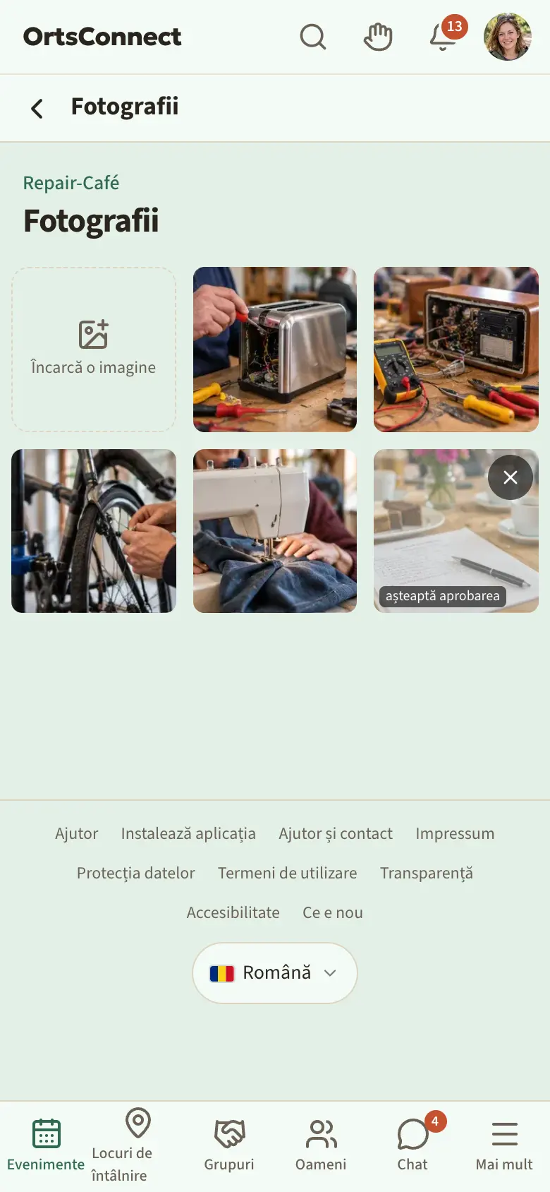 pagina „Fotografii” a unui eveniment cu grila de fotografii, sus în stânga câmpul „Încarcă o imagine” marcat, o fotografie cu mențiunea „așteaptă aprobarea”