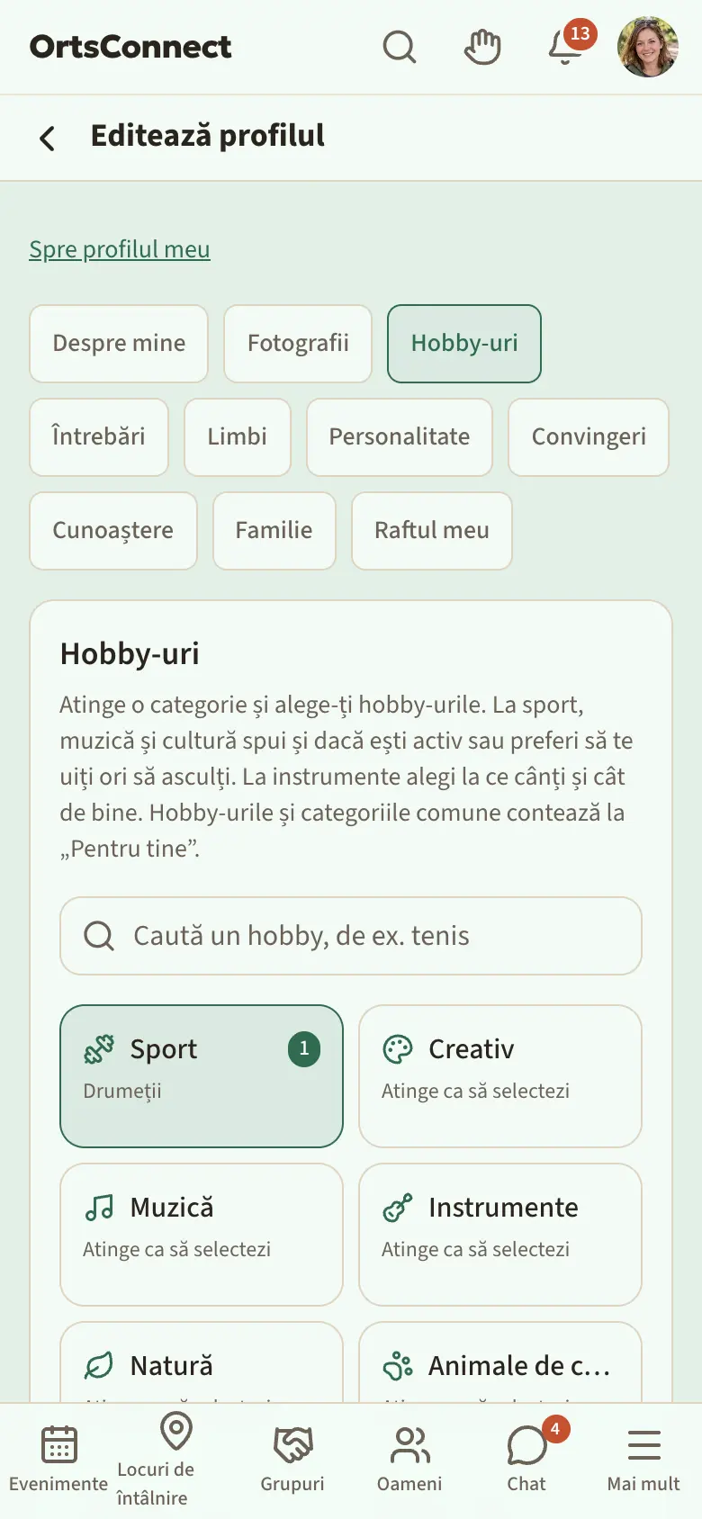 Profilul meu › Editează profilul pe telefon: sus bara de file cu Despre mine, Fotografii, Hobby-uri, Întrebări …; „Hobby-uri” este activă și are un punct colorat; jos bifa „Afișează în profilul meu” și dedesubt, deasupra barei, rândul fixat „Nesalvat” cu butonul „Salvează Hobby-uri” marcat