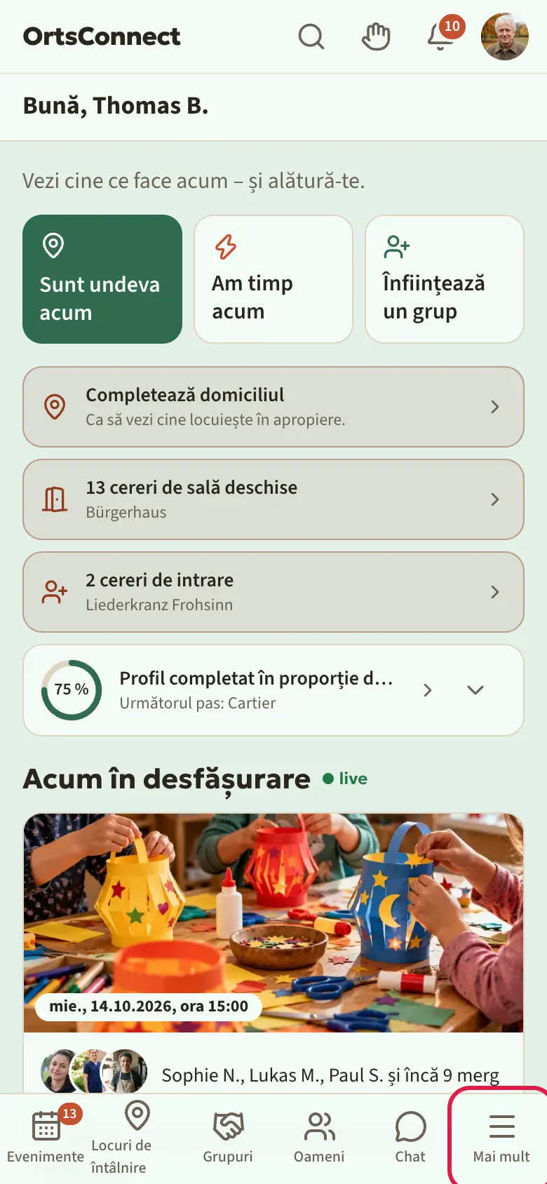 Pagina de start pe telefon cu rândul de antet (logo, căutare, clopoțel, avatar), bara „Organizațiile mele” și bara de file jos; „Mai mult” marcat (acolo sunt asociațiile)