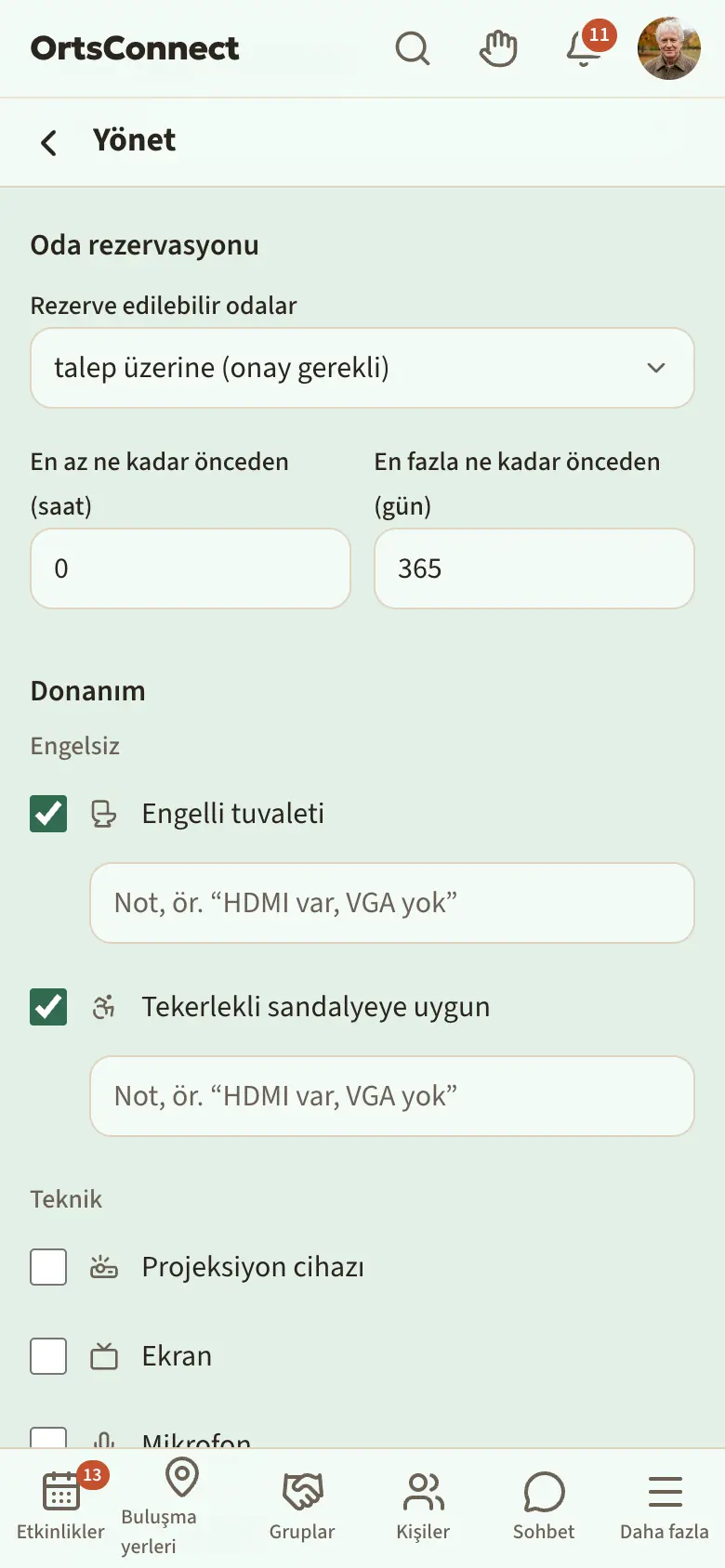 Yönetim › Bilgiler, “Rezerve edilebilir odalar” seçimi “talep üzerine (onay gerekli)” olarak ayarlı “Oda rezervasyonu” bölümü, altında “En az ne kadar önceden (saat)” ve “En fazla ne kadar önceden (gün)”