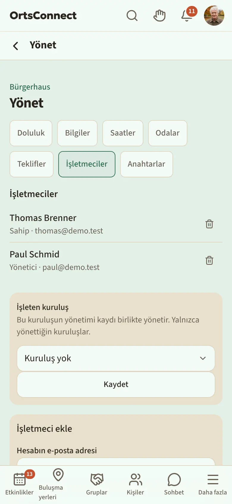 Yönetim › İşletmeciler, iki işletmecili liste (Sahip ve Yönetici), altında “İşleten kuruluş” kutusu ve e-posta alanıyla “İşletmeci ekle” kutusu