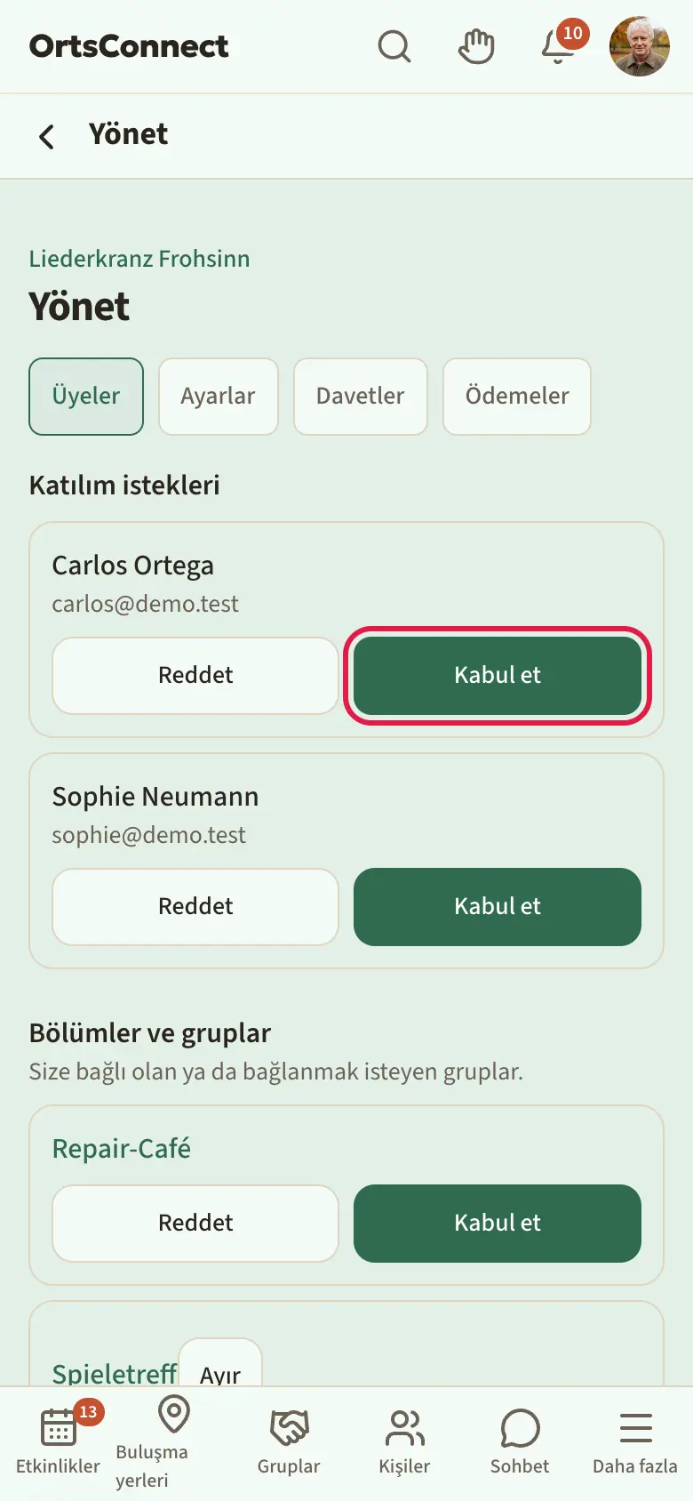 İki açık katılım isteği ve “Reddet” ile “Kabul et” düğmeleriyle Yönet › Üyeler