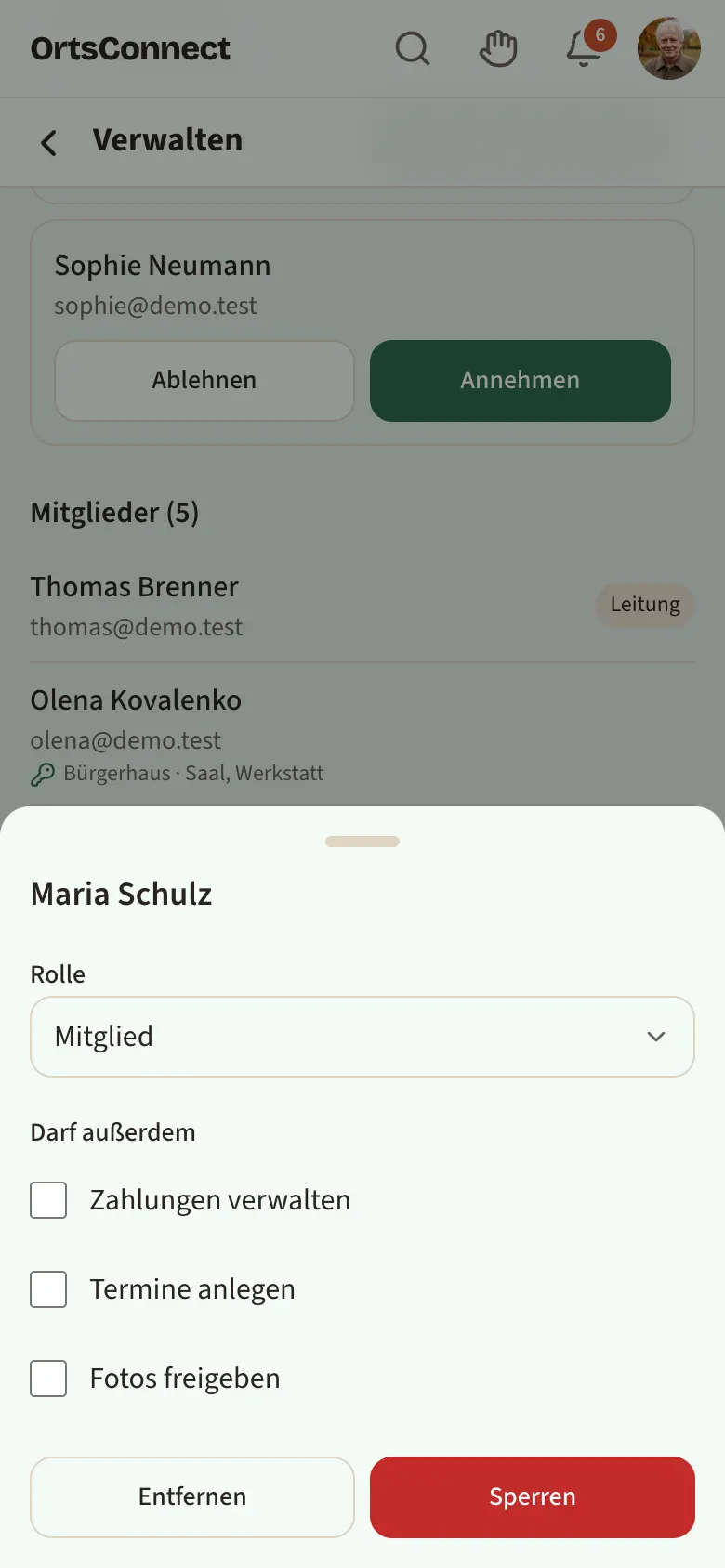 geöffnetes Fenster zu einem Mitglied mit Auswahl „Rolle“, Bereich „Darf außerdem“ mit Haken bei „Termine anlegen“ und den Knöpfen „Entfernen“ und „Sperren“