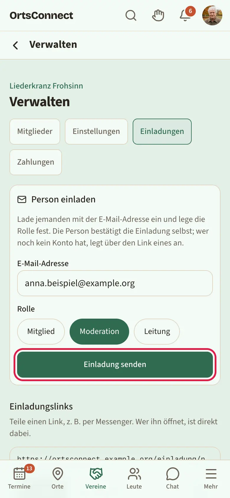 Verwalten › Einladungen: oben „Person einladen“ mit E-Mail-Adresse und Rolle (Mitglied, Moderation, Leitung), darunter „Einladungslinks“ mit einem bestehenden Link (Nutzung und Ablaufdatum, Knöpfe „Teilen“ und „Kopieren“) und dem Formular „Neuen Link erzeugen“