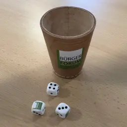 Würfelbecher